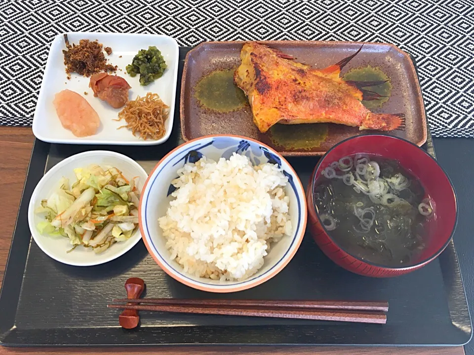 赤魚の西京味噌漬け、とろろ昆布のお汁、白菜と香味野菜とがごめ昆布の浅漬け他。|misaoさん