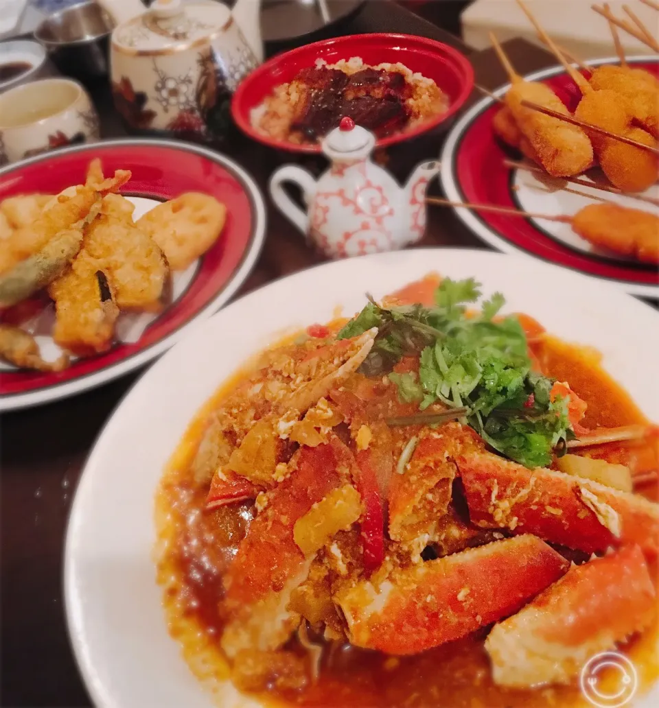 留学生のさよならパーティー。
天ぷら、串カツ、チリクラブ、うなぎ丼。食べたいもの集めたら、和洋折衷、高カロリー(*´-`)|Choo taitaiさん