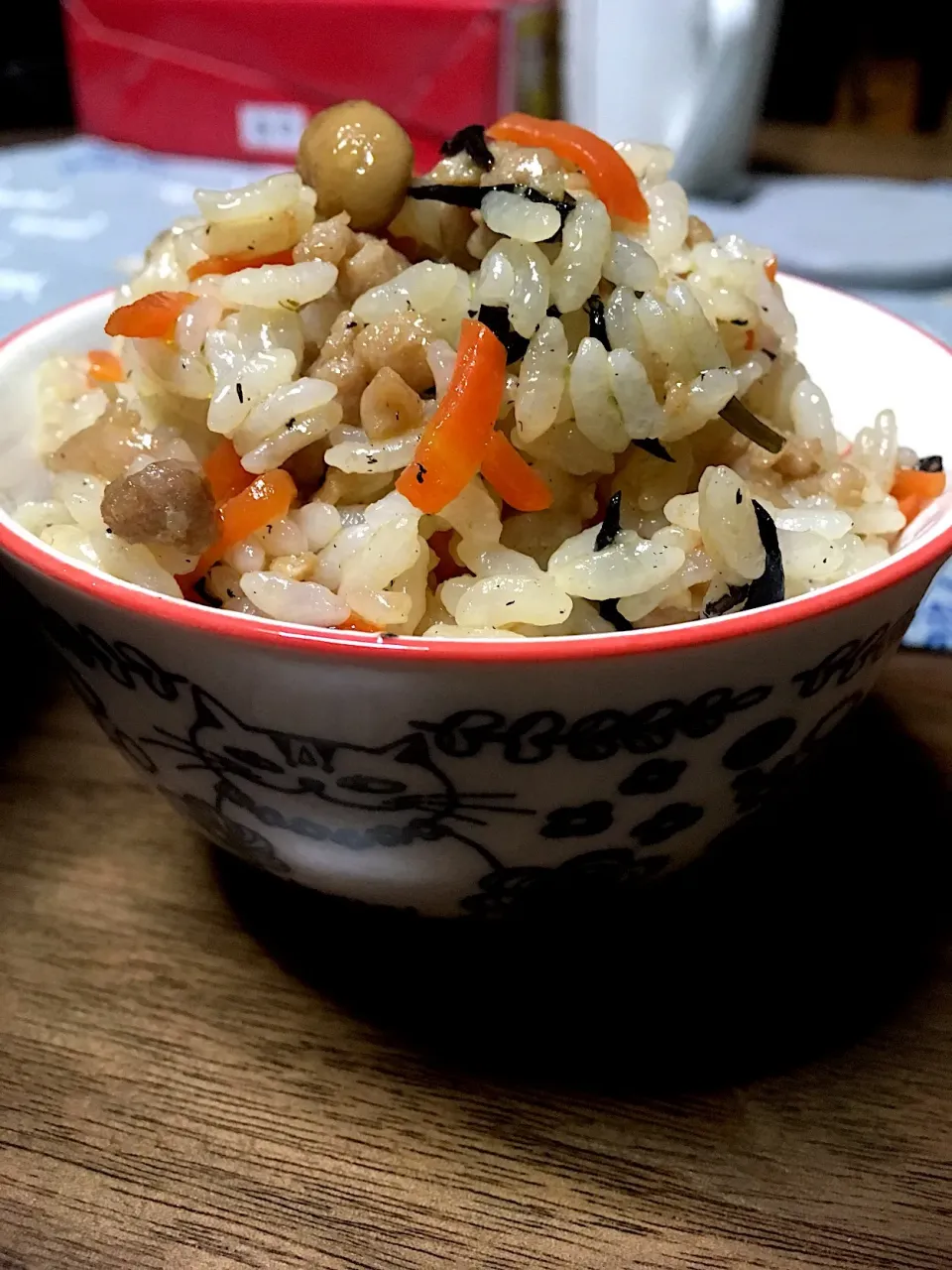 ひじきと鶏肉の混ぜごはん|こんこんさん