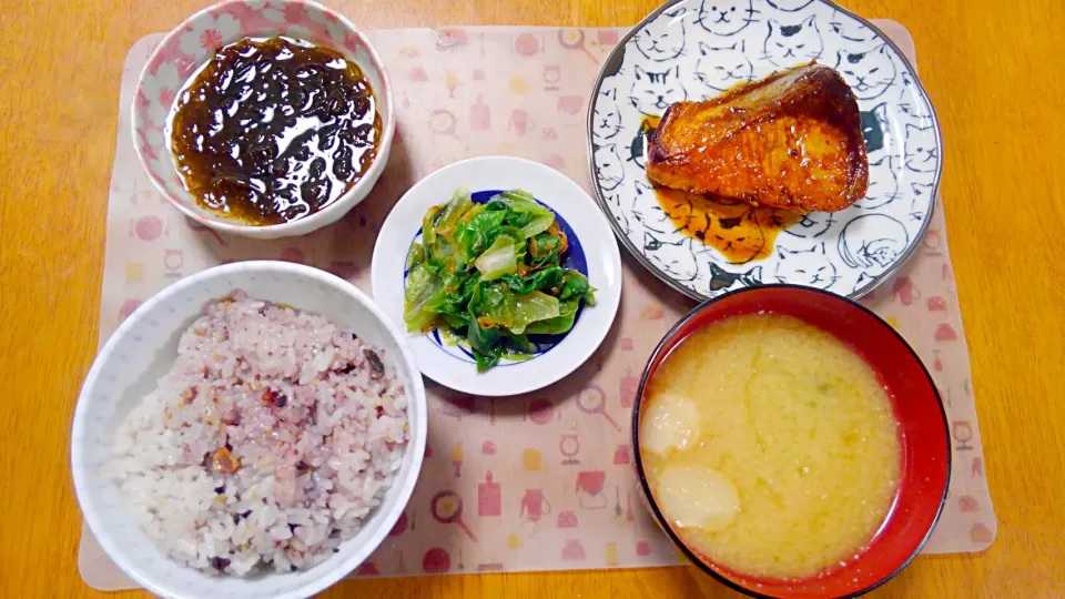 １１月２０日　鰤の照り焼き　レタスのおひたし　もずく　お麩のお味噌汁|いもこ。さん