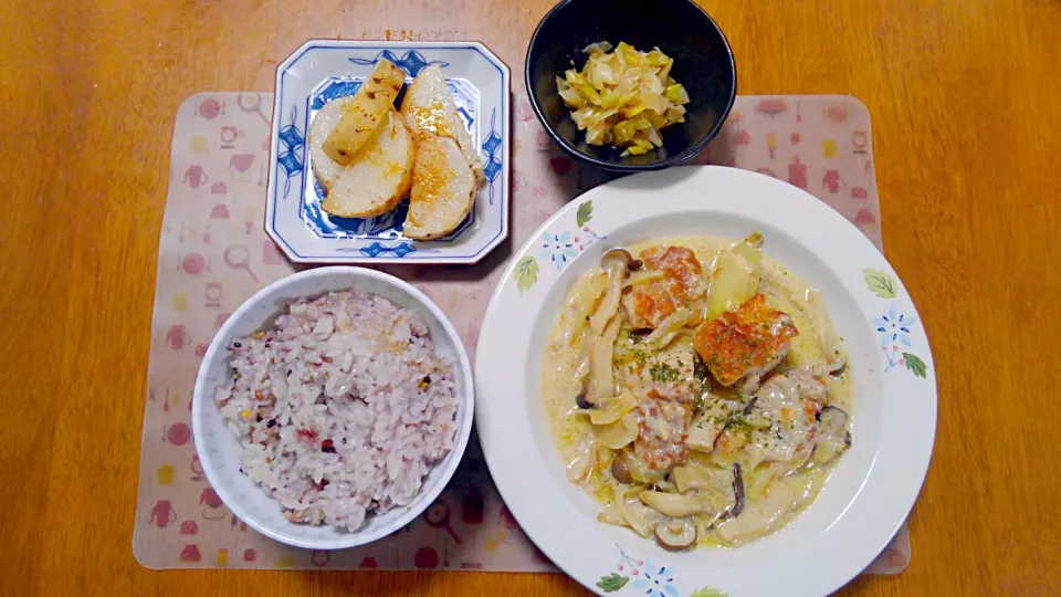 Snapdishの料理写真:１１月２１日　鶏ときのこのクリーム煮　ネギナムル　長いもの塩焼き|いもこ。さん