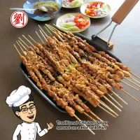 🐔🍢 Traditional Chicken Satay served on a Hot Grill Pan 🔥|Hadi Santosaさん