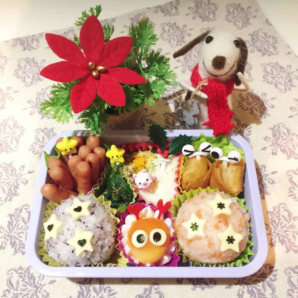 Snapdishの料理写真:12/18❤︎娘のおにぎり弁当❤︎
#お弁当 #お昼ごはん #娘弁当 #ランチ #おにぎり #クリスマス|Makinsさん