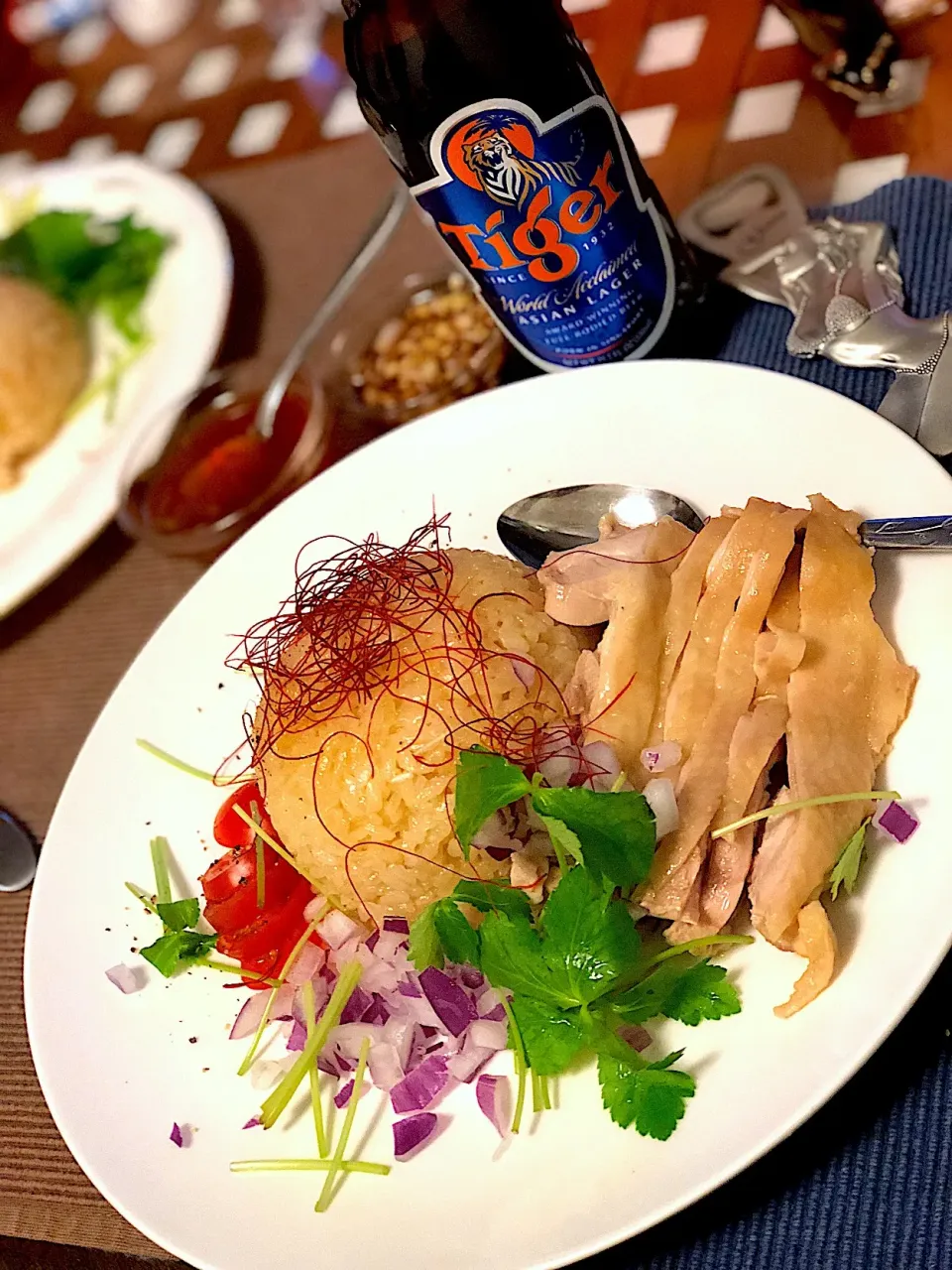 カオマンガイ＆タイガービール

 #カオマンガイ  #海南鶏飯  #タイガービール  #エスニック料理  #鶏肉料理  #とりもも肉  #スイートチリソース  #フライパンで簡単  #ワンプレート|たつやん。さん