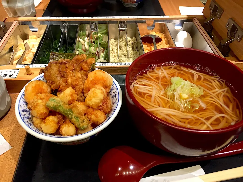 Snapdishの料理写真:ばら天丼と稲庭うどん@稲庭うどんとめし 金子半之助(三越前)|yoooochanさん