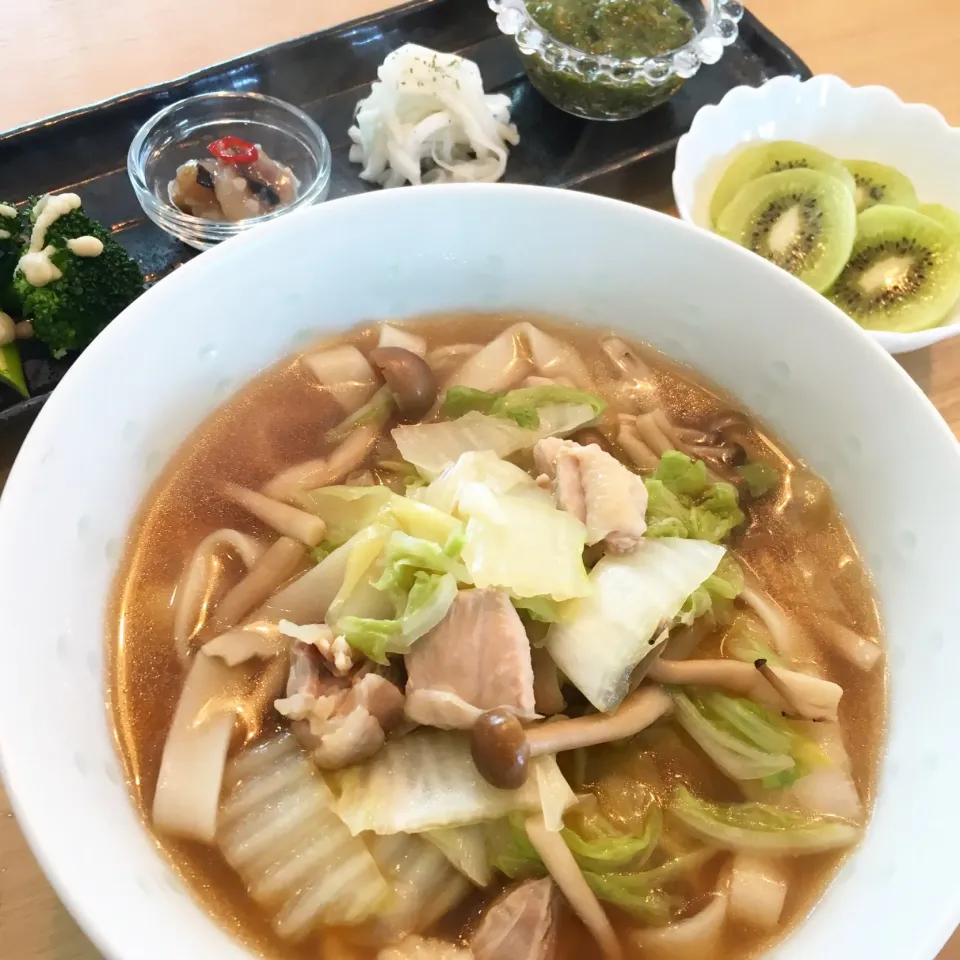 ＊鶏すきうどん
＊津軽漬けめかぶ
＊大根のはちみつレモン漬け
＊にしんの切込み
＊茹でブロッコリー
(自家製りんごドレッシング)
＊キウイ

#古川家ごはん #古川家 #料理研究一家 #手作り #青森県産 #きしめん #とりすき|料理研究一家「古川家」さん