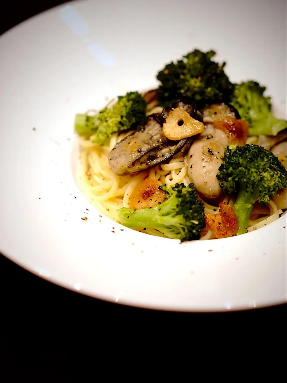 牡蠣のオイル漬けとブロッコリーのパスタ #牡蠣  #パスタ|てつやさん