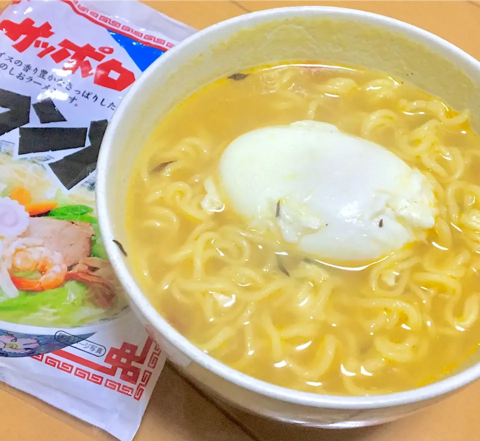 単身赴任の晩ごはん🌙🌠
半熟卵のサッポロタンメン
サッポロ一番塩ラーメンにそっくりな味🍜|ぽんたさん