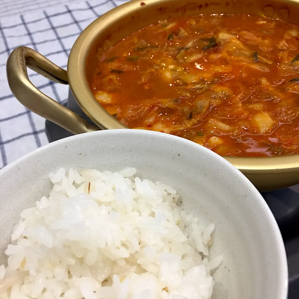 キムチチゲ🌶&白いご飯🍚 #キムチチゲ #酸っぱくなったキムチ|ヨッチャンさん