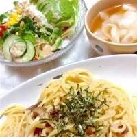 Snapdishの料理写真:和風きのこバターパスタ、アボカドサラダ、ワンタンスープ|Ayaさん