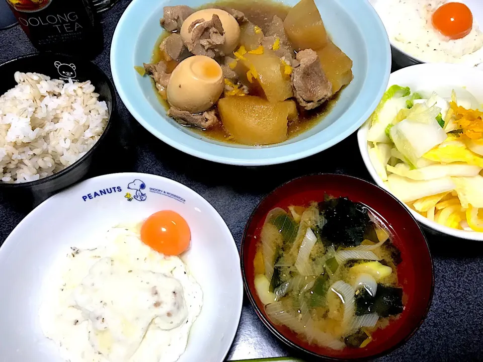 もち麦飯、自然薯(黄身のせ)、大根豚玉子煮、白菜、下仁田ネギわかめ味噌汁|ms903さん