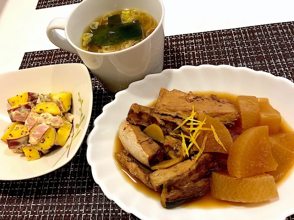 Snapdishの料理写真:#ぶり大根 
 #ぶりのあら煮 
 #うなぎいも
 #さつまいものサラダ
 #わかめと豆腐の味噌汁|ゆぺこさん