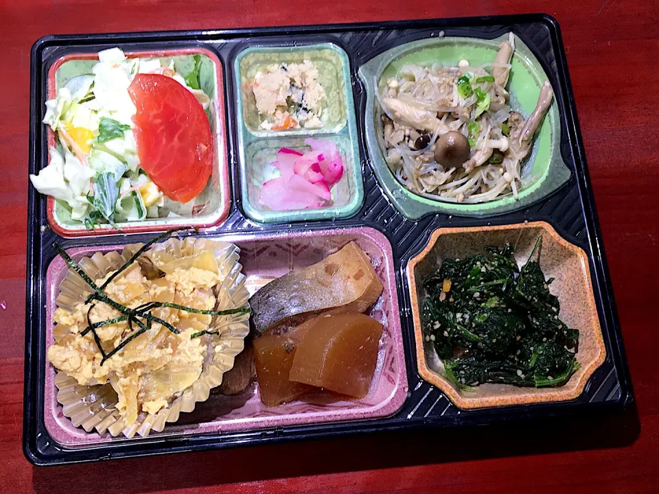 ぶりと大根の煮物 日替わり弁当 豊川市豊橋市の一部エリア宅配|Naokazu Kuritaさん