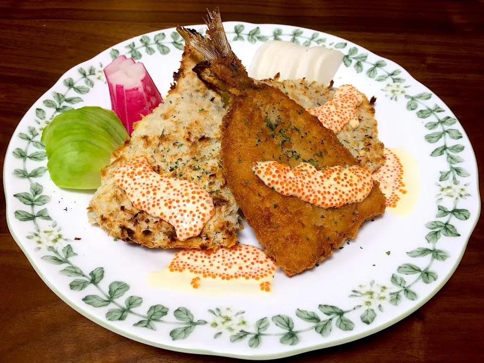 鯵パン粉🐟焼きと揚げとの食べ比べ🍀😋 マヨとびソースに三色大根もね🌷|ぱぴこ家さん