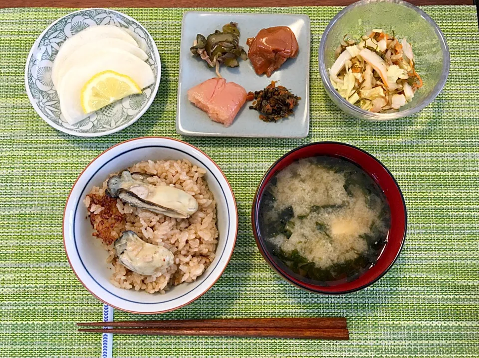 牡蠣ごはん、あおさ海苔と豆腐のお味噌汁、カブのレモン甘酢漬け他|misaoさん