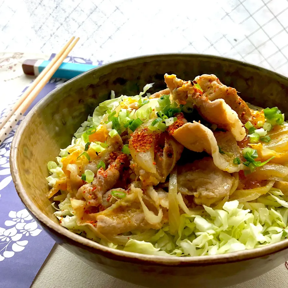 Snapdishの料理写真:昼ごはん  豚たま丼🐖🥚|砂雪さん