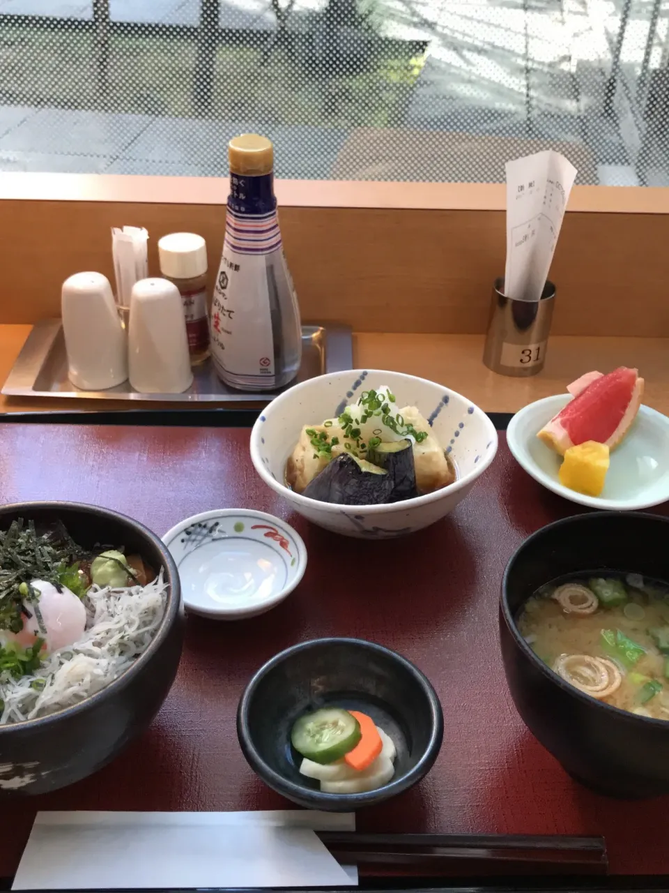 シラスまぐろ丼/茄子と豆腐揚げ出し/味噌汁|山内博之さん