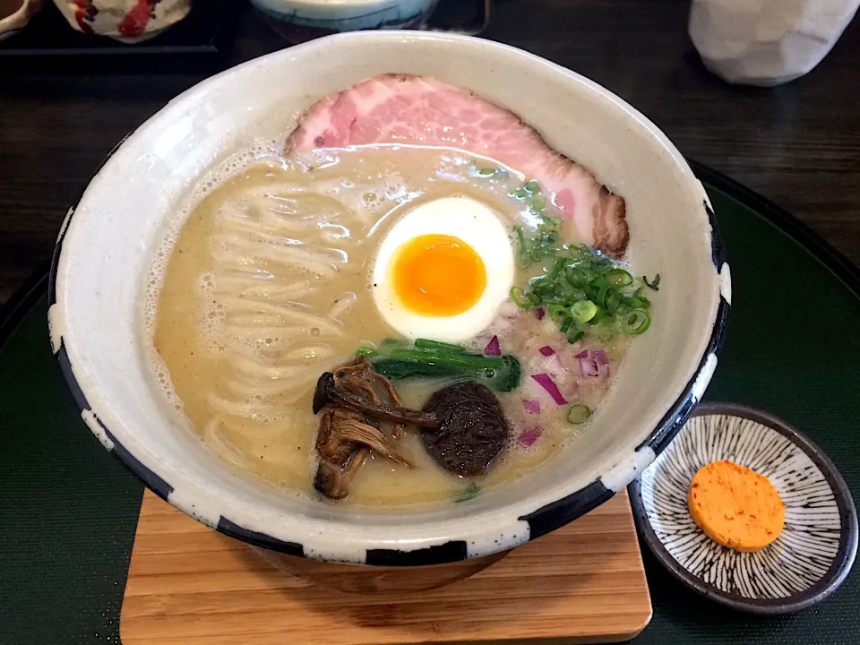 Snapdishの料理写真:ORIBEさんで  『〜焼き麦香る〜鶏白湯麺 Ver.２』を食す〜♡|いく❤️さん