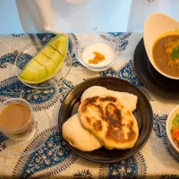 Snapdishの料理写真:ご飯がなければナンをお食べ！
(｀・ω・)ノ))`ω´)|Makoto Shiroshikaさん