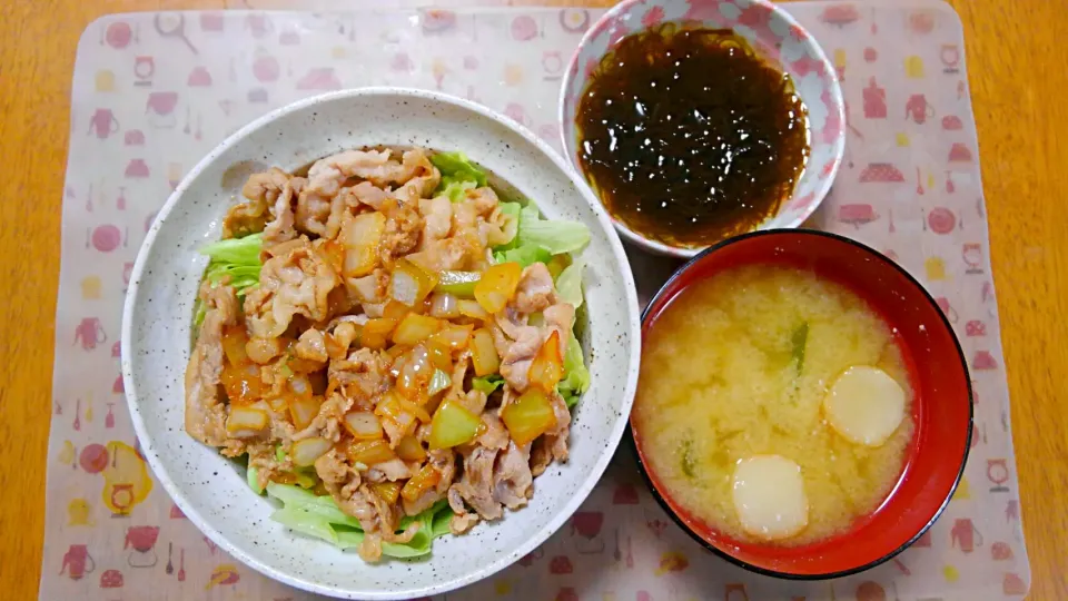 １１月２４日　豚丼　もずく　お味噌汁|いもこ。さん