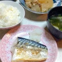 サバの塩焼き、豚バラ大根、アボカドの刺身、ほうれん草のお味噌汁|Ayaさん