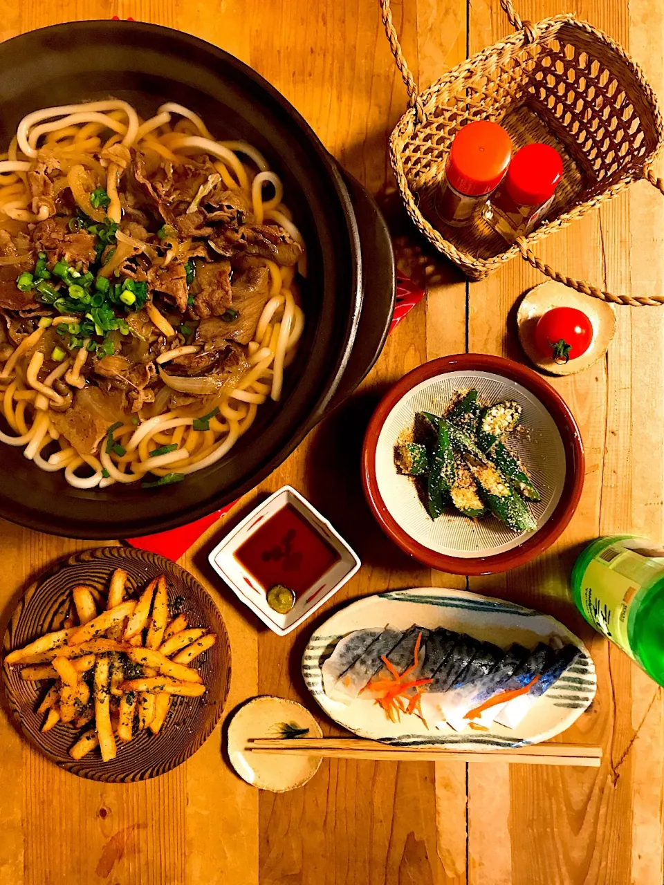 Snapdishの料理写真:☆肉うどんと
       オクラの胡麻和え・・晩ご飯(ᵔᴥᵔ)|Mariruさん