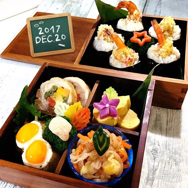 水曜日のお弁当🎄
・ ぶぶあられ天むす、マンナンもち麦
・ チキンロール照り焼き
・ ひょうたんのだし巻き玉子
・ 打ち豆入り紅白なます
・ 椎茸のつなマヨカレーチーズカップ、うずらwのせ
・ 自家栽培カリフラワーとブロッコリーの明太マヨ
・ 紫サツマイモ蜂蜜煮
・ にんじんブロッコリー茎カリフラワー茎の飾り切り
・ |Mayumi Konishiさん