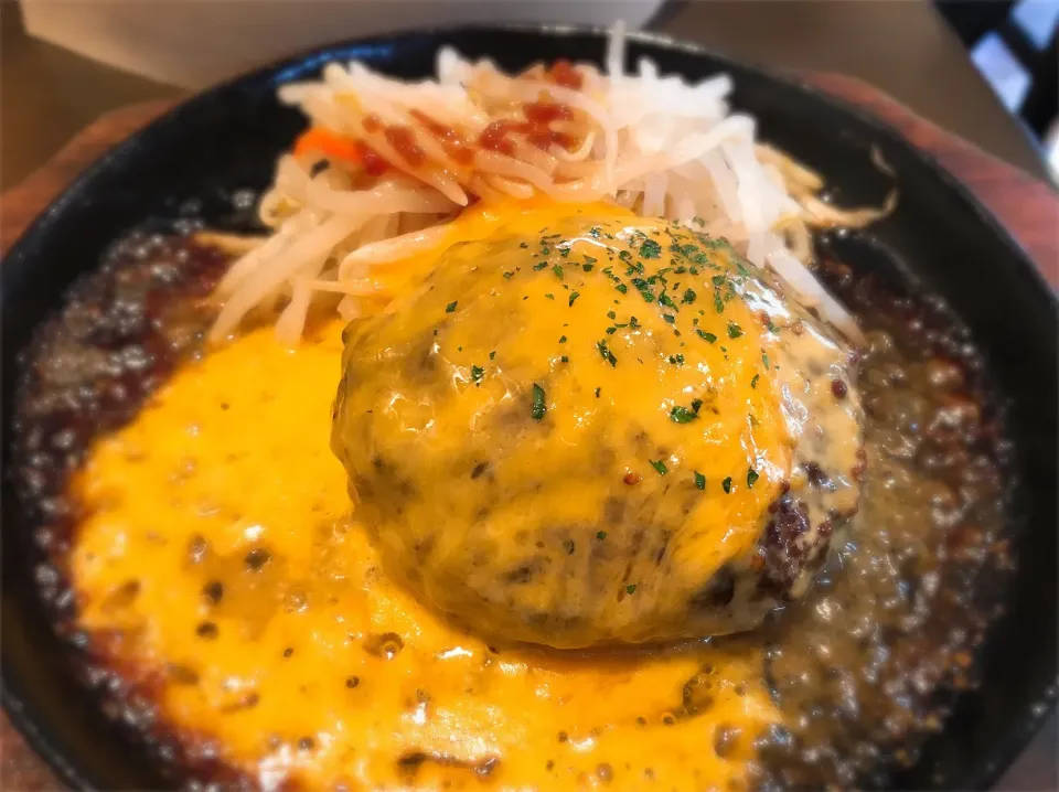 ハニーマスタードハンバーグ＆チェダーチーズ トッピング  Honey Mustard Sauce Hamburg Steak w/ Cheddar Cheese|chan mitsuさん