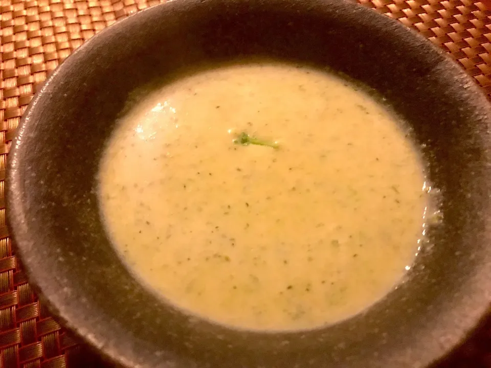 Potage à la crème de Brocoli🌳ﾌﾞﾛｯｺﾘｰのﾎﾟﾀｰｼﾞｭ|🌈Ami🍻さん