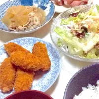 Snapdishの料理写真:カキフライ、豚バラ大根、ほうれん草のお味噌汁、サラダ、ローストビーフ寿司|Ayaさん