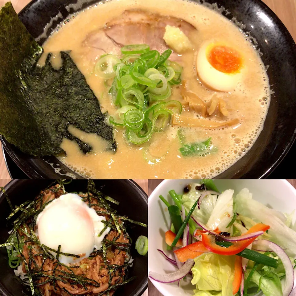 濃厚こってり醤油らーめん🍜
チャーシュー丼🍚   サラダ🥗|るみおんさん