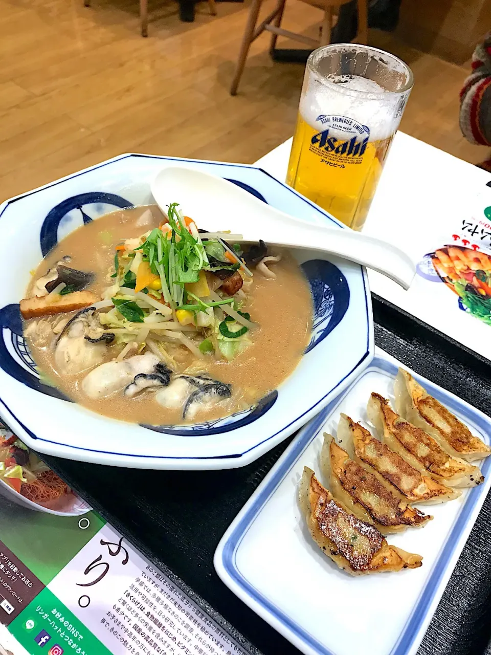 歌舞伎町のゴジラのビルのリンガーハットで、〆の牡蠣ちゃんぽん＆餃子🥟😁|shinozakiさん