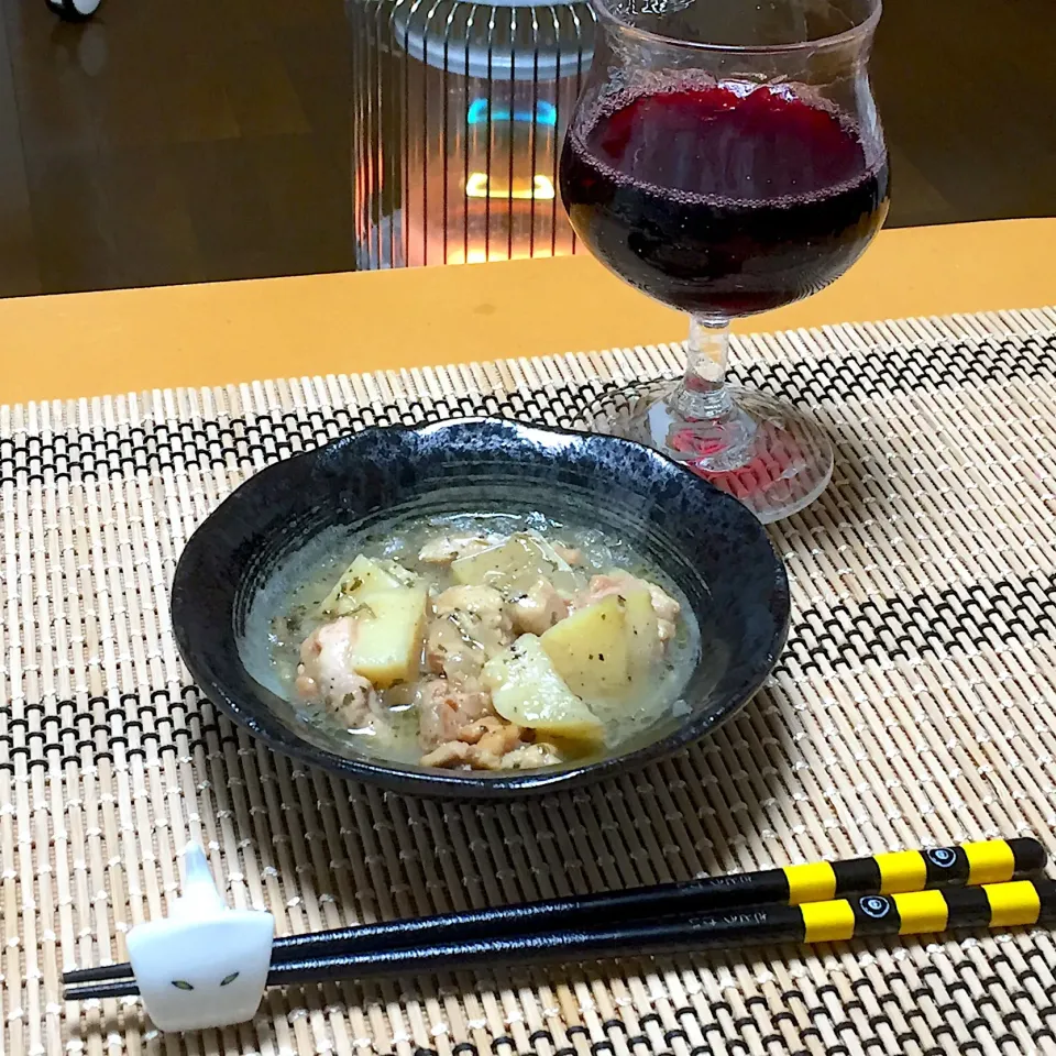 鶏肉とじゃがいもの香草煮!  (^-^)|Kei Satoさん