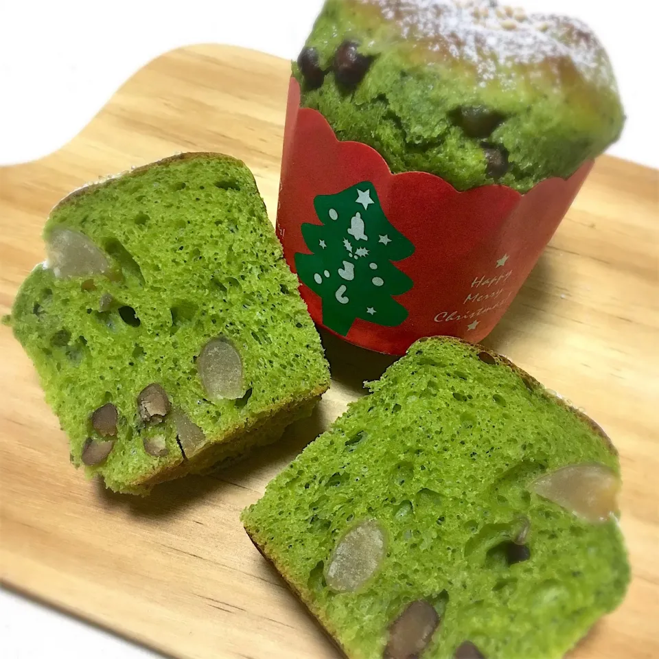 #抹茶パン 
 #甘納豆入り 
 #クリスマスカラー|ましてさん