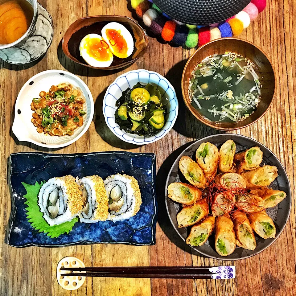 しめ鯖寿司 モヤシの肉巻き ワカメ+キュウリの柚子ポン和え 味玉 しじみスープ定食♪|Nonさん