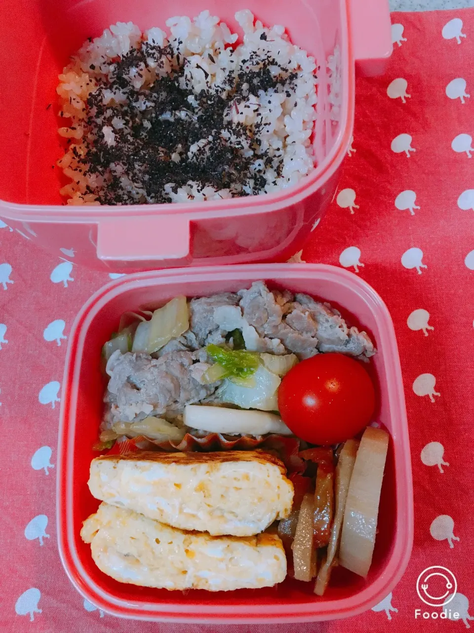 Snapdishの料理写真:♫12/21今日のお弁当♫〜豚肉白菜しめじですき煮風、だし巻き卵、レンコンきんぴら、トマト〜|Satokoさん