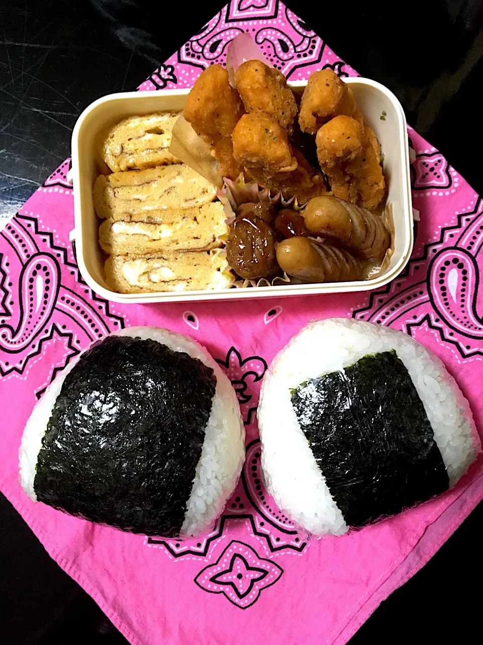 リクエストから

今日は おにぎり弁当だよ🍙🍙


おにぎり弁当は手間弁‼︎
普通の弁当のが楽だ〜










日野日野八王新|にゃおさん