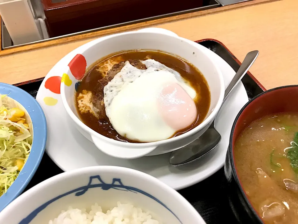 ハンバーグブラウンソース目玉焼きライスミニ豚汁変更|マハロ菊池さん