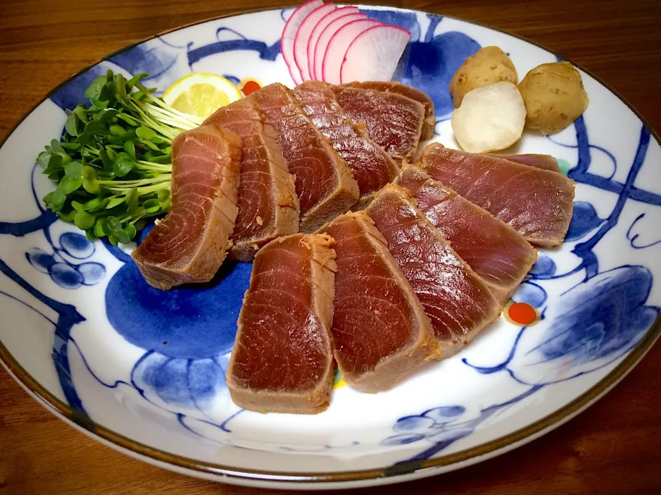 お刺身サク深漬けマグロの表面炙りお造り🐟 ご飯が兎に角すすみます🍚🍚🍚💕|ぱぴこ家さん