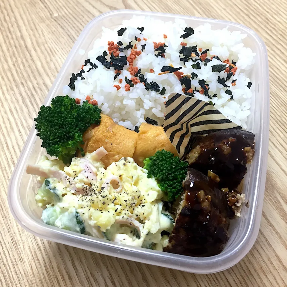 Snapdishの料理写真:久しぶりの旦那さんのお弁当☺︎道の駅で買ったしいたけで作った肉詰め、旦那さんの実家で取れたブロッコリーとジャガイモで作ったポテトサラダ。
 #お弁当記録|むさけんさん