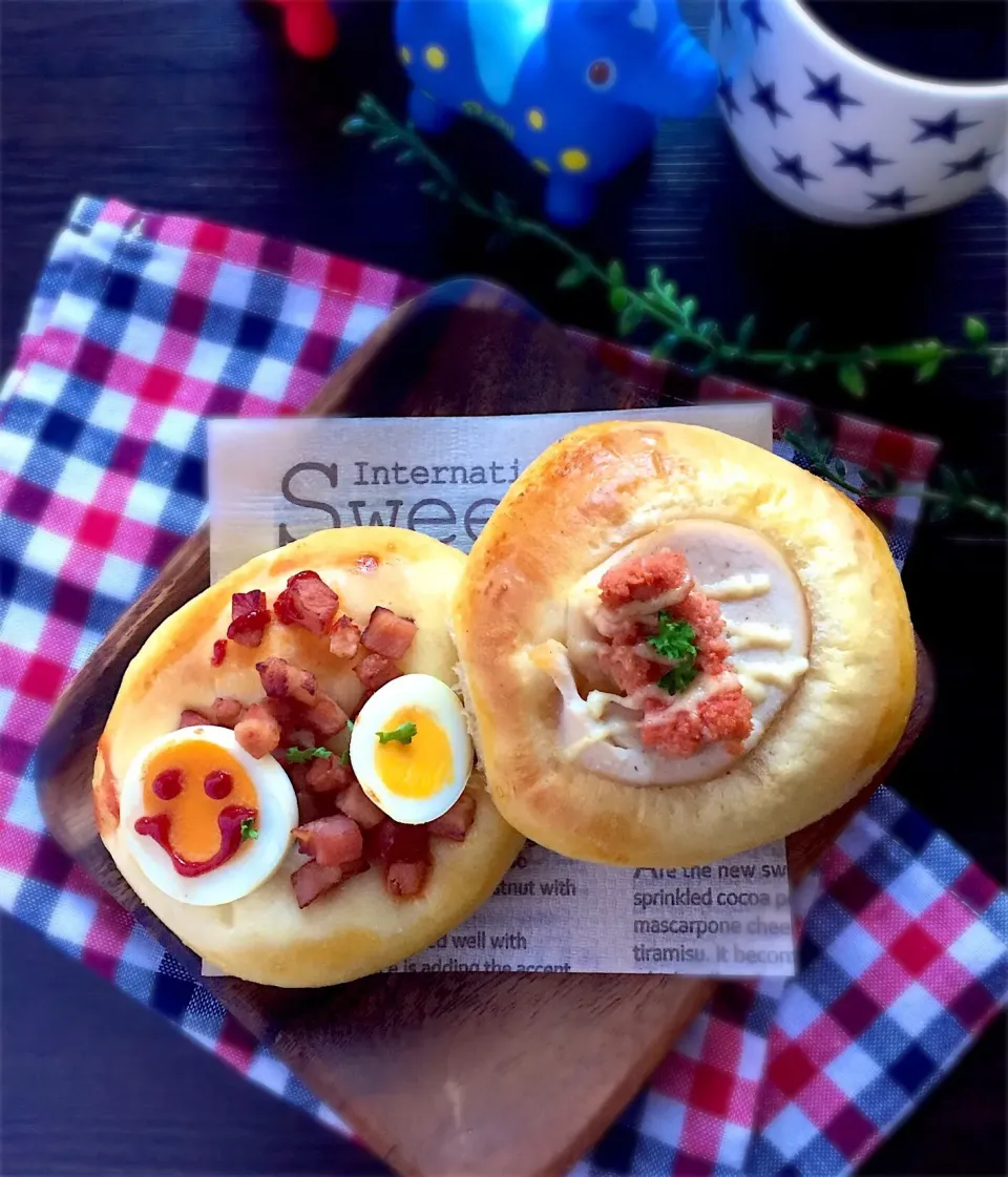 ベーコンと茹で玉子パン
チキン明太マヨパン|ともみ。さん