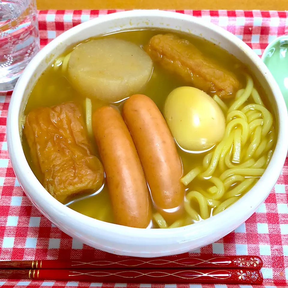 おでんの残りを🍢カレーにするのが好き💕
今日は、うどんとウインナーも入れてみました😊|amikaさん