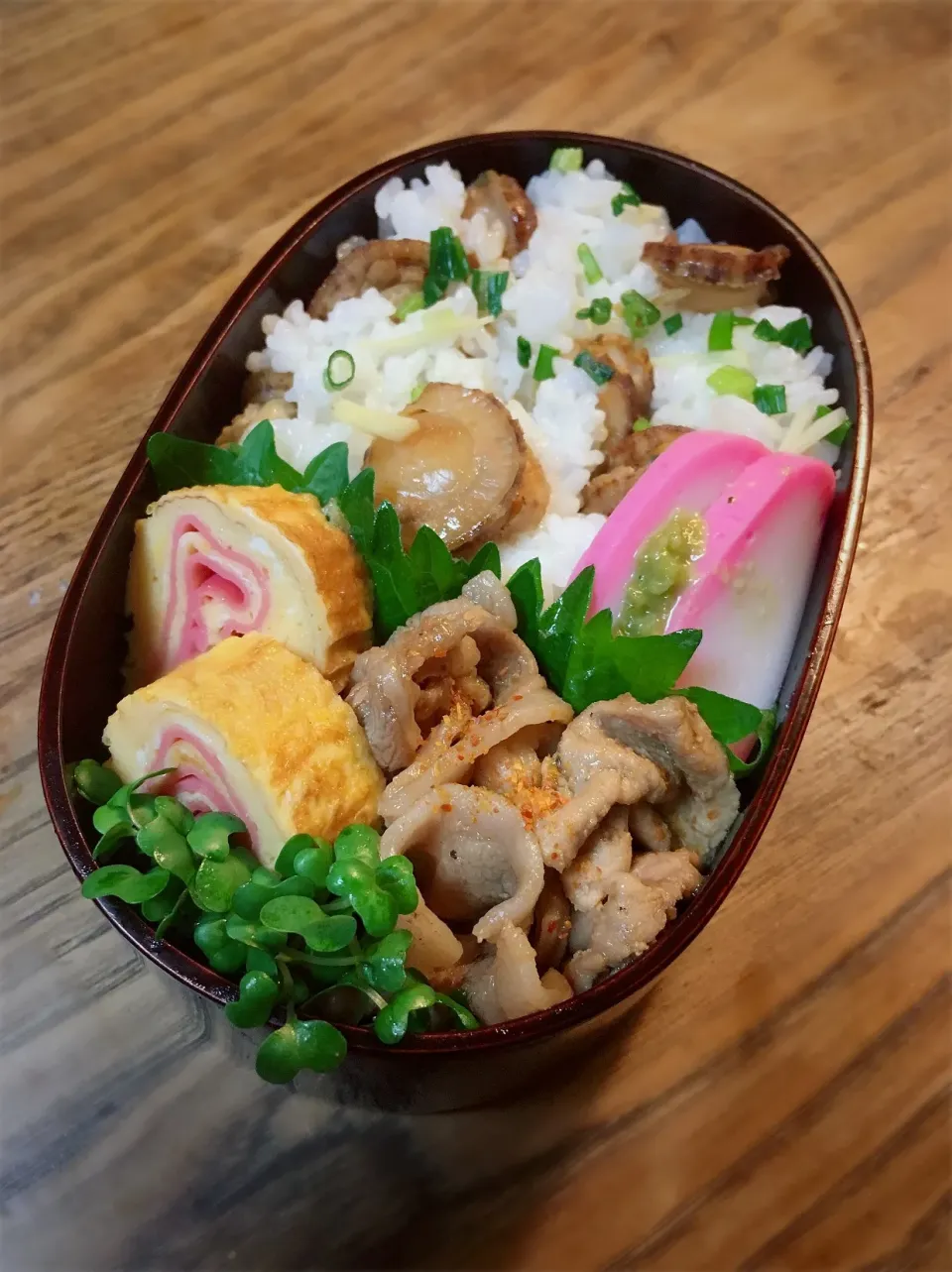 Snapdishの料理写真:今日のお弁当
・ベビー帆立の混ぜ御飯
・ハム入りだし巻き
・豚焼肉風|akiさん