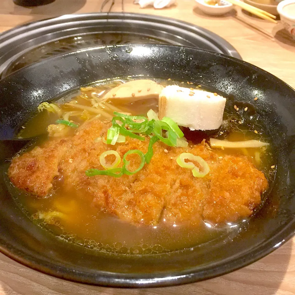 初厚真園
カツカレーラーメン🍜|BOOさん