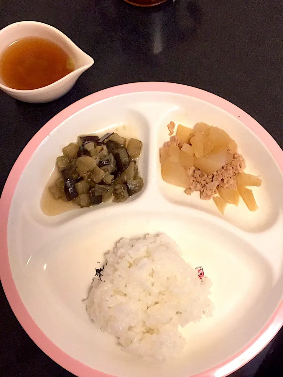 離乳食 夜
・ごはん
・大根と豚肉の煮物
・きんぴらごぼう
・キャベツのお味噌汁
・洋梨|ぺろたんさん