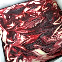 Snapdishの料理写真:Red velvet cheesecake brownies|BITOさん