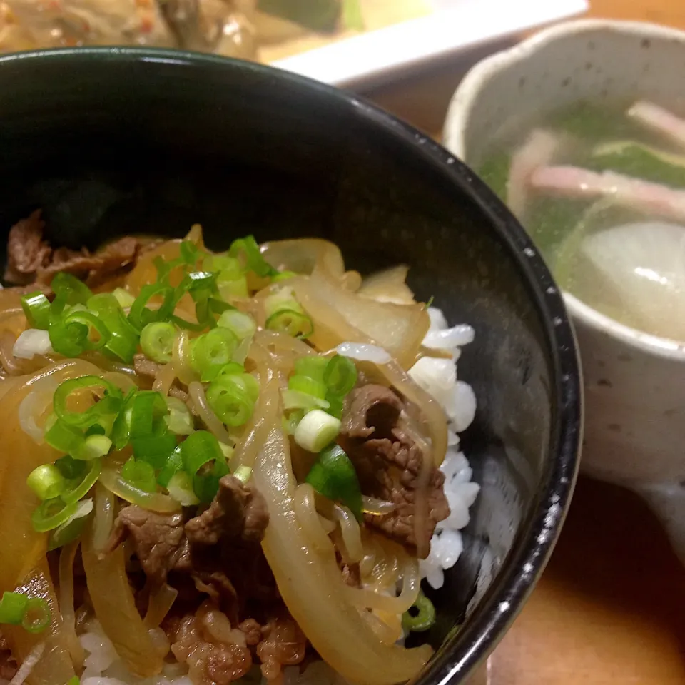 １２月２１日
今日の夕食  牛丼とカブのスープ😋|Yu Yu mamaさん