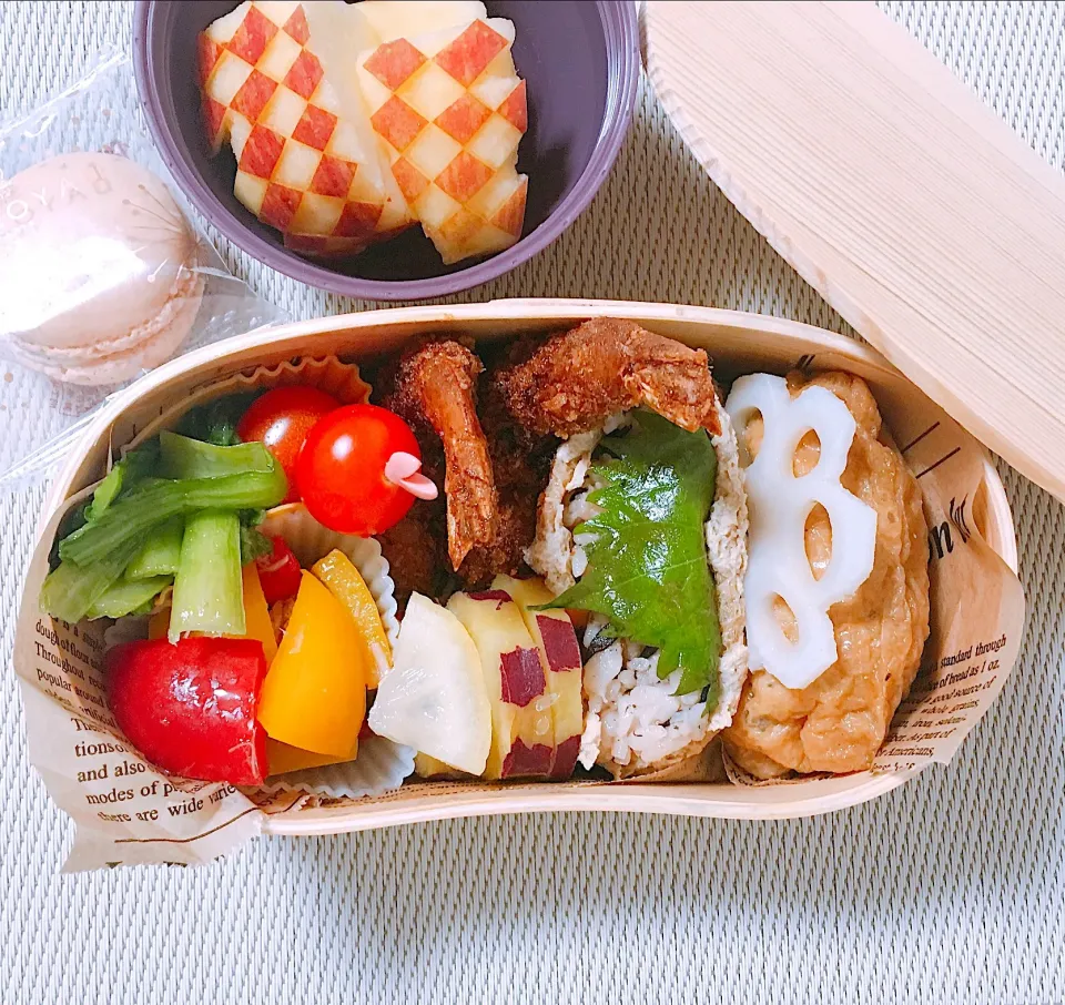 Snapdishの料理写真:2017.12.22 Today's obento
ひじきご飯でお稲荷さん弁当|YummyKさん