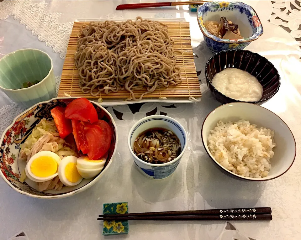 朝ごはんは、頂き物の生蕎麦(^-^)
麦飯に、山芋のとろろ(^-^)あとは作り置き。|もなかさん