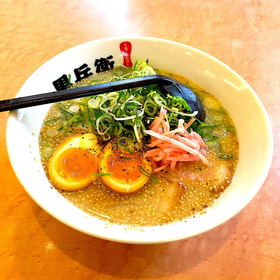 Snapdishの料理写真:今日のお昼ごはん‼︎
 #お昼ごはん  #昼ごはん  #lunch   #ランチ  #ラーメン #黒兵衛  #大阪芸術大学短期大学部|Yoshinobu Nakagawaさん